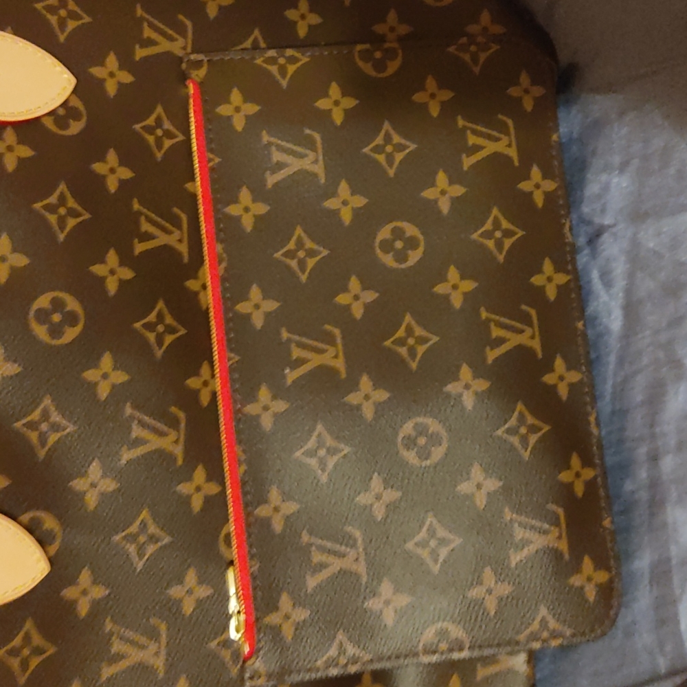 Louis vuitton wristlet bag
